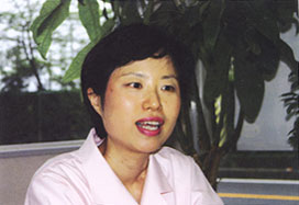 「あきらめないで」と語る松井啓子先生
